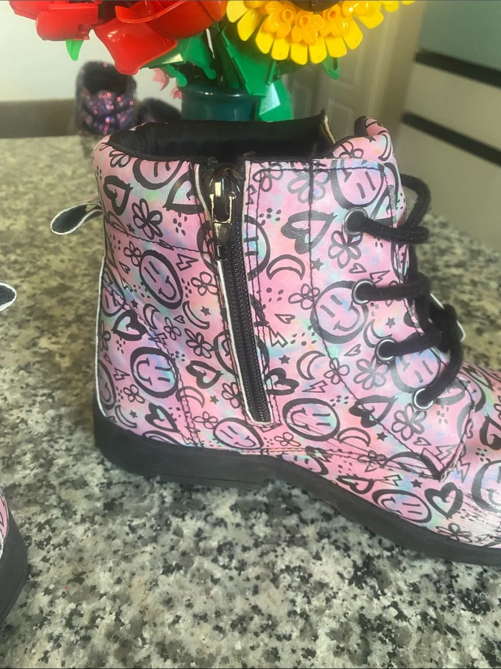 Fabkids Smiley & Heart Print graphic side zipper Lace-Up Boots